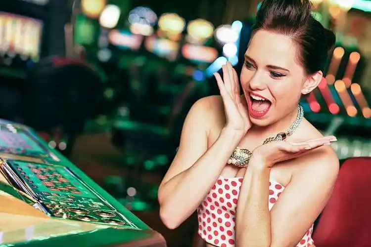 Pengguna Indonesia mengakses miototo slot di smartphone